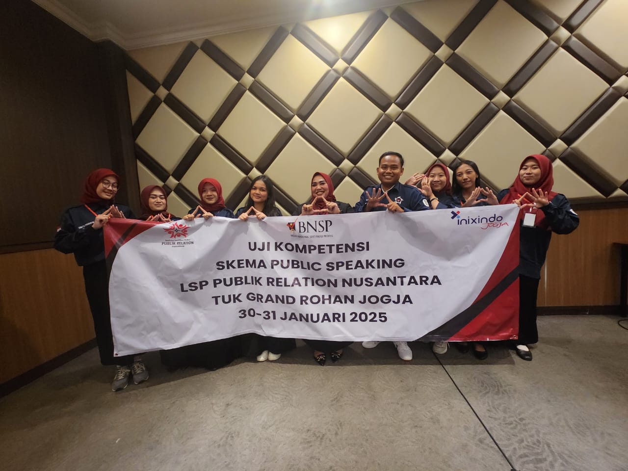 Uji Kompetensi Public Speaking